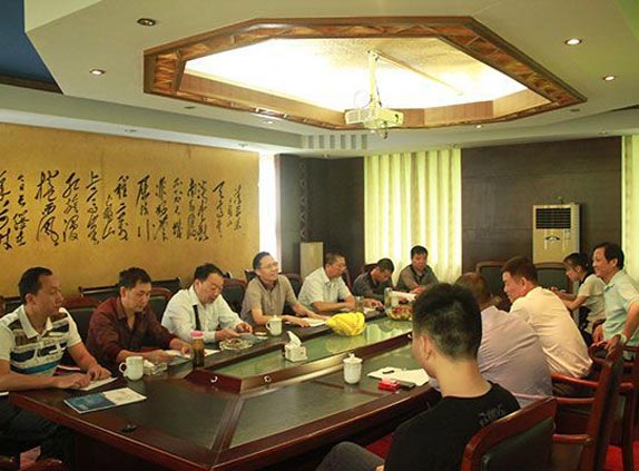 湖北省農(nóng)機(jī)監(jiān)理所領(lǐng)導(dǎo)來我公司考察